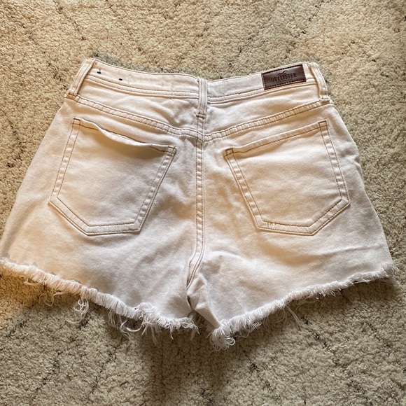 Hollister Ultra High-Rise Mom Short 3’ - size 5 / 27 US - Picture 2 of 4